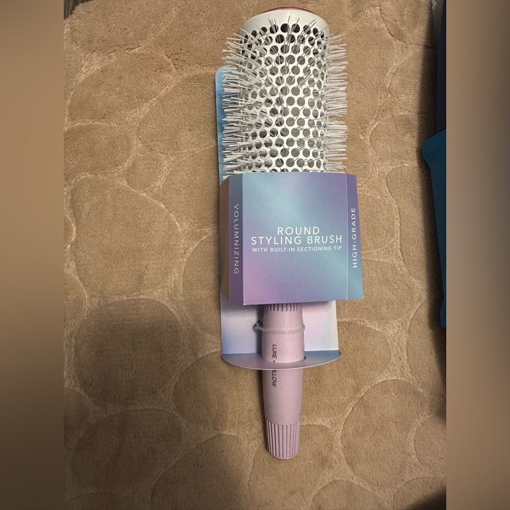 Luxe + Willow Round Styling Brush With Built-in Sectioning Tip NEW